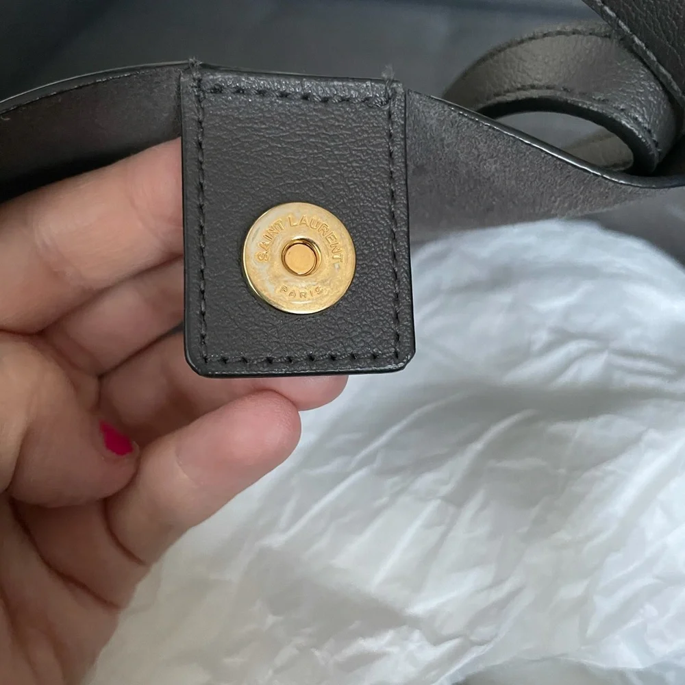 YSL Yves Saint Laurent grey tote with pouch - Picture 12 of 16